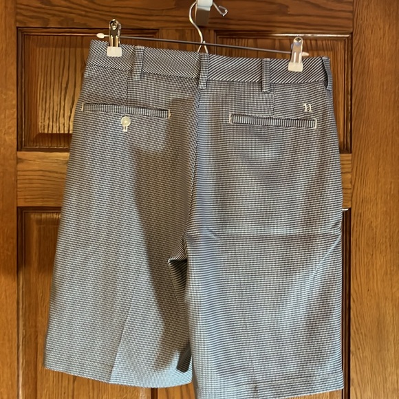 Walter Hagen Mens 10” golf shorts. 30” W - Picture 2 of 5